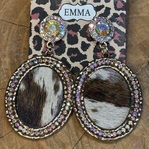 NWT! Boutique Elegant Gold and Brown Dangle Earrings! 🤩